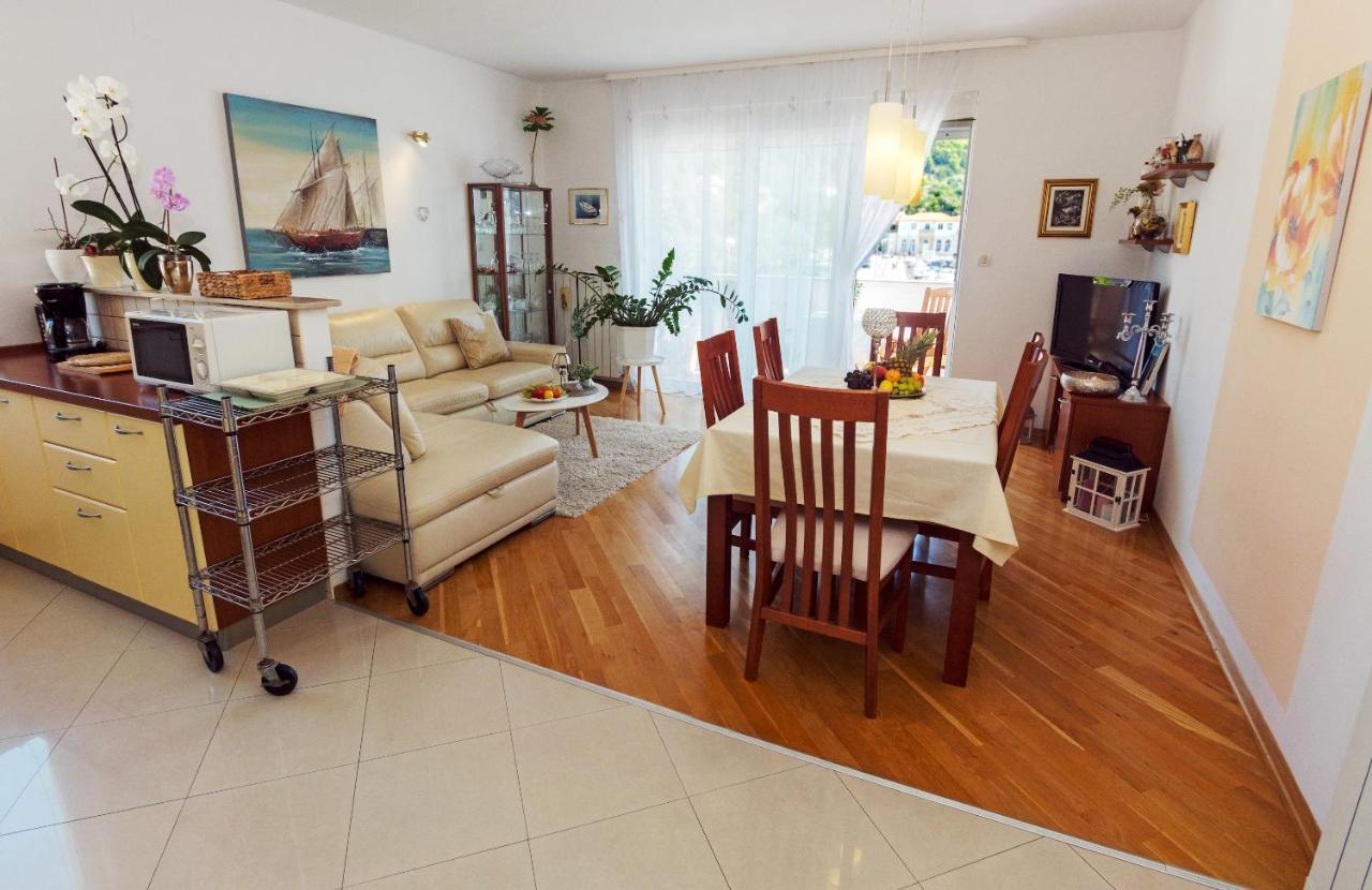 M. De Dominisa 5 Apartment Rab Town Luaran gambar