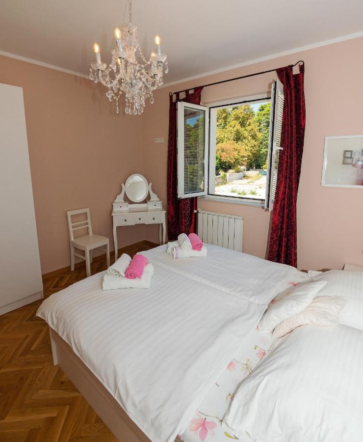 M. De Dominisa 5 Apartment Rab Town Luaran gambar