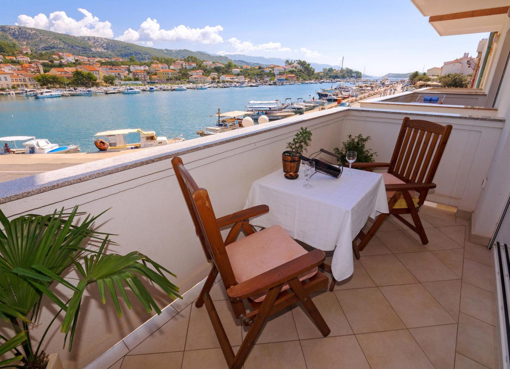 M. De Dominisa 5 Apartment Rab Town Luaran gambar